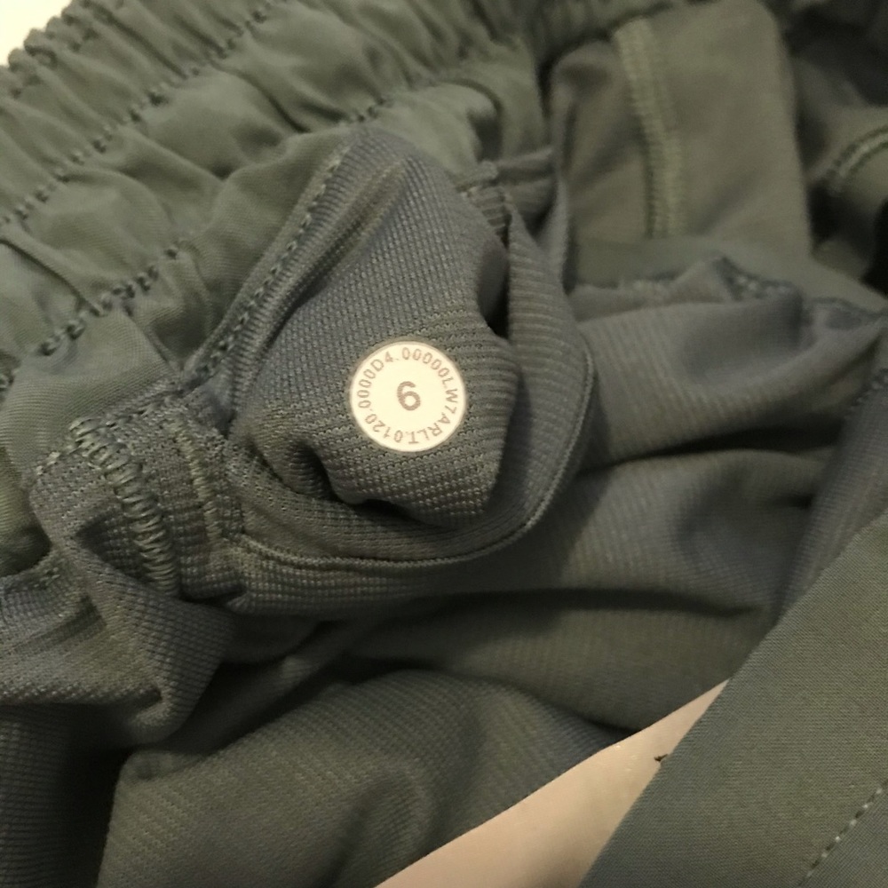 SOLD Lululemon Hotty Hot Short 4” - Picture 10 of 13